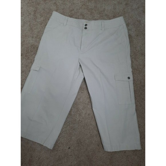 Gander Mountain Beige Cargo Capri Pants Size 16 - Picture 3 of 10